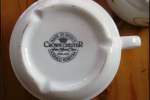 Πηγή : https://picclick.de/2-Crown-Chester-Kaffeetassen-Fine-Bone-China-Vintage-264059031087.html
