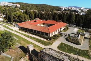 Πηγή : https://digitalculture.gov.gr/2022/01/polichoros-politismou-islachane-to-othomaniko-orfanotrofio-tis-thessalonikis-pou-egine-mousio/