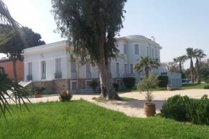 Πίσω όψη κτηρίου Διοίκησης, Πηγή : φωτογραφικό αρχείο Ηρ.Φασουράκη, 26-04-2019