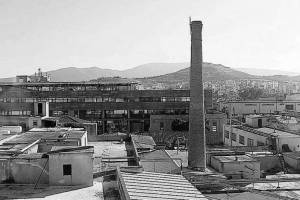 Εικ.8, Το “ΕλληνικόνΠυριτιδοποιείον” πριν γκρεμιστεί. Πηγή:  https://sinialo.espiv.net/xartogtafontas-tin-anaplasi-tou-kentrou-tou-aigaleo/