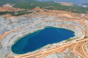 κρατήρας μεταλλείου, Πηγή : Περιβαλλοντική Αποκατάσταση των Μεταλλείων Αμιάντου Βορείου Ελλάδος - φωτογραφίες


