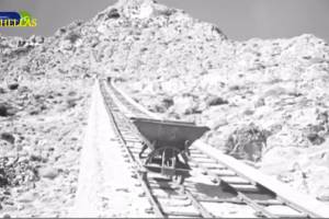 ΜΑΥΡΗ ΓΗ 1952-Σκηνοθεσία: Στέλιος Τατασόπουλος Σενάριο: Νίκος Σφυροέρας Φωτογραφία: Τζανής Αλιφέρης Μουσική σύνθεση: Γιώργος Καζάσογλου Εταιρία παραγωγής: Σπεκτ Φιλμ