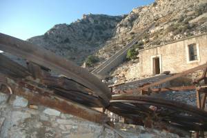 Σταθμός Ασπαλαθρωπού & κεκλιμένη γραμμη ντεκωβίλ, φωτογραφικό αρχείο κου Κ.Ιατρού, 16-02-2017, https://www.facebook.com/iatrouko/media_set?set=a.1592097437472611&type=3