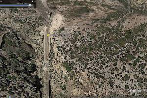 Πηγή google earth , σιδηρόδρομος ντεκωβίλ στον σταθμό Πεζούλες