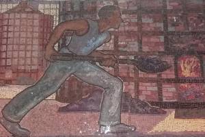 Εικ.6, Διακοσμητική ψηφιδωτή παράσταση στον περίβολο του εργοστασίου, 2019.
Φωτ. αρχείο Ηρ. Φασουράκη