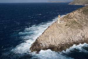 Άποψη του ακρωτηρίου με τον φάρο (πηγή: faroi.com)