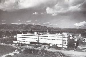 Το εργοστάσιο στην Πεύκη
Πηγή: https://www.varangis.com.gr