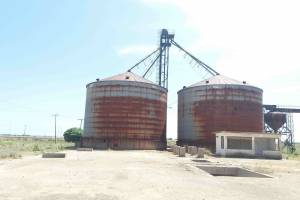 μεταλλικά σιλό, φωτο Ηρ.Φασουράκης 17-05-2018