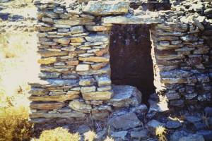 είσοδος στο καμίνι, 
φωτογραφικό αρχείο Ειρήνης Γρατσία 10-1998