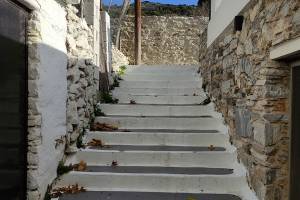 06 Η δυτική πλευρά της στέρνας στο βάθος με κατεύθυνση... (Αρχείο Π.Αναματερού 20/12/2021)