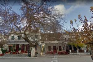 08 Η θέση όπου βρισκόταν ο Νερόμυλος στον Πλάτανο στη 'Γέφυρα'. Το τόξο δείχνει τη στέρνα (φωτό από google earth)