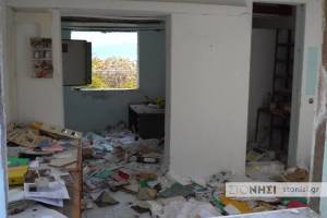 H πλήρης καταστροφή στο κτήριο ελέγχου του αιολικού πάρκου. Πηγή: www.stonisi.gr