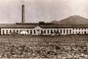 Απόψεις του εξωτερικού από Δ, (συλλογή Λαογραφικού Μουσείου Ελληνοπύργου), Πηγή : Φωτεινή Λέκκα, "Χρηστάκης Ζωγράφος, 1820 -1898: η επιχειρηματική περιπέτεια ενός διάσημου αγνώστου ομογενή της Κωνσταντινούπολης", Σχολή Επιστημών του Ανθρώπου. Τμήμα Ιστορίας, Αρχαιολογίας και Κοινωνικής Ανθρωπολογίας, Πανεπιστήμιο Θεσσαλίας, Βόλος 2016.
