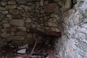 Η γωνία με την "καμινάδα" που χρησιμοποιούσαν για θέρμανση (φωτό Π.Αναματερός 20-12-2022)