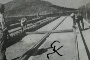 Οι εγκαταστασεις αφαλατωσης της Περδικας παιρνουν μορφη. Φωτο. 1964, Αρχείο κου Γ. Καρύδη