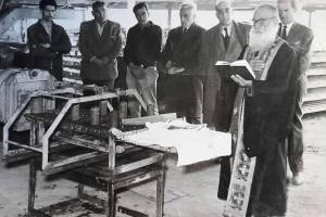 Αρχείο κας Παρασκευής Κεραμιδά, δεκαετία 1960. Ο καθιερωμένος αγιασμός της χρονιάς.