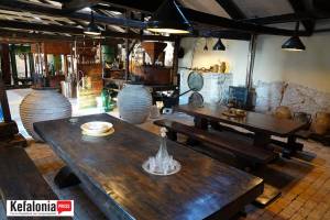 Πηγή : https://www.kefaloniapress.gr/topika/politismos/article/433052/o-chrysanthos-karavias-paroysiazei-elaiotriveio-toy-1700-poy-anapalaiose-stin-exogi-ithakis/