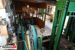 Πηγή : https://www.kefaloniapress.gr/topika/politismos/article/433052/o-chrysanthos-karavias-paroysiazei-elaiotriveio-toy-1700-poy-anapalaiose-stin-exogi-ithakis/