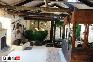 Πηγή : https://www.kefaloniapress.gr/topika/politismos/article/433052/o-chrysanthos-karavias-paroysiazei-elaiotriveio-toy-1700-poy-anapalaiose-stin-exogi-ithakis/