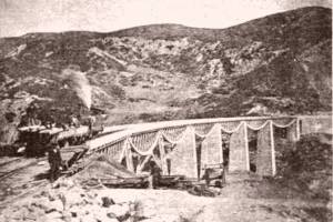 Η γέφυρα του Γοργοποταμου λίγο μετά την έναρξη λειτουργίας της το 1905 Περιοδικο ΕΙΚΟΝΟΓΡΑΦΗΜΕΝΗ Νοέμβριος 1905, Πηγή Β.Σταματάκος, ΤΕΧΝΙΚΗ ΕΤΑΙΡΕΙΑ "ΛΟΥΔΟΒΙΚΟΣ ΠΕΤΙΜΕΡΜΕ-ΚΑΙΣΑΡ ΡΑΣΠΙΝΙ", Πηγή: Κυριάκος Γκλεζάκος, https://www.facebook.com/photo/?fbid=10222369907058881&set=gm.2291876840985120&idorvanity=411494725690017