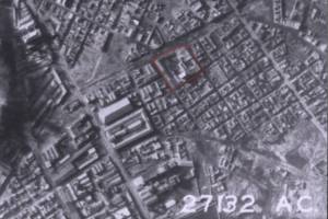 Αεροφωτογραφία από το βομβαρδισμό του Πειραιά.