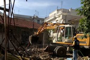 Η κατεδάφισή του....Πηγή: https://www.voria.gr/article/katedafizete-stous-ampelokipous-to-proin-ergostasio-zenith
