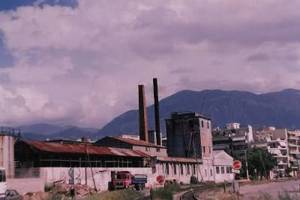 Εικ.2. Η Γεωργική Βιομηχανία Λιναρδάκη-Στρούμπου, περ. 1980. 
Πηγή: http://kalamatain.gr/new/otan-to-megaro-chorou-kalamatas-den-ipirche/