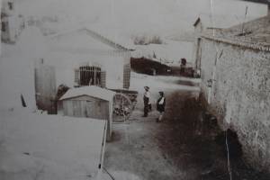 Εικ.5, Το συγκρότημα Λιναρδάκη- Στρούμπου. Πηγή: http://www.glinardakis.gr/index.php?option=com_k2&amp;view=item&amp;layout=item&amp;id=15&amp;Itemid=335&amp;lang=el 