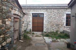 Εσωτερικοί διάδρομοι μεταξύ κτηρίων του συγκροτήματος, 
φωτο Ηρ.Φασουράκης , 03-02-2019