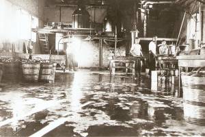 Αρχείο Ηλία Μηναίου. Από το εσωτερικό του εργοστασίου στον Πολύγωνο Ναυπλίου