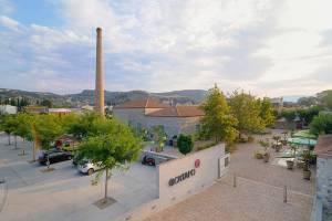 Πηγή: https://www.newsbeast.gr/weekend/arthro/4124104/to-elliniko-ergostasio-poy-eftiachne-marmelades-kai-kompostes-xanazontanepse