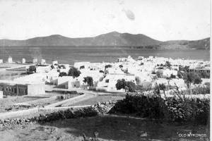 
Φωτ. δ΄ (1940-1958) Η περιοχή
της Φάμπρικας με εναπομείναντα 

κτήρια (αριστερά) του εργοστασίου 

(πηγή: Παλιά
Μύκονος-Old
Mykonos, ομάδα
του Facebook)

