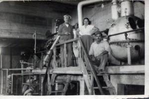 ΑΦΡΟΔΙΤΗ Ο.Ε.Β.Ε. Τα καζάνια συμπύκνωσης και η βάρδια λειτουργίας. Αρχείο Δία Χαραλαμπόπουλου