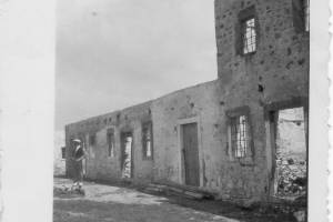 Αφροδίτη Ο.Ε.Β.Ε. Τάσος Χαραλαμπόπουλος Το αρχικό κτίσμα που θα στεγάσει την μικρή κονσερβοποιΐα στις αρχές του 1950. Αρχείο Δία Χαραλαμπόπουλου