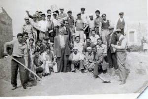 Το συνεργείο που το έκτισε ... Αρχείο Δία Χαραλαμπόπουλου