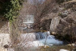 ο
Μετσοβίτικος ποταμός- αριστερά τμήμα της τοιχοποιίας της νεροτριβήςΦωτο: Λούλα Μαργαρίτη 2019