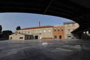 εργοστάσιο στο Ηράκλειο Κρήτης. πηγή: Γιώργης Πετράκης