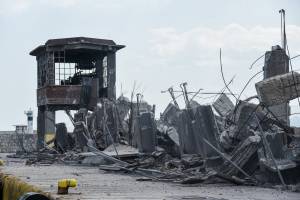Ο σεισμός της 19ης Ιουλίου 2019, μεταξύ άλλων, είχε ως θλιβερή συνέπεια την κατάρρευση μεγάλου τμήματος του Ταινιόδρομου Κράκαρη, μεσοπολεμικής κατασκευής, που αποτελεί - εδώ και περίπου έναν αιώνα- ένα από τα χαρακτηριστικότερα τοπόσημα του λιμανιού του Πειραιά και σημαντικότατο μνημείο βιομηχανικής αρχιτεκτονικής. Κτισμένος στο δυτικό όριο του λιμανιού, σηματοδοτεί την είσοδο σε αυτόν με πλοίο.Πηγή: https://www.efsyn.gr
