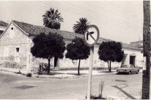 Το Μεταξουργείο Δουρούτη στη Σπάρτη. Πηγή: Γιαξόγλου Γ.,"Βιομηχανικές &amp; βιοτεχνικές εγκαταστάσεις στις αρχές του 20ου αιώνα στις πρωτεύουσες των νομών της Περιφέρειας Πελοποννήσου", στην Ημερίδα με θέμα Βιομηχανική Κληρονομιά στην περιφέρεια Πελοποννήσου, Τρίπολη 2010