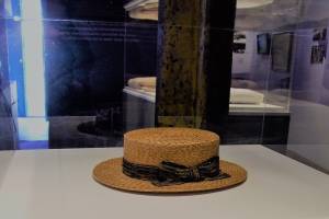 Ψάθινο καπέλο ΠΙΛ-ΠΟΥΛ
Ιδιωτική Συλλογή Κ. Λυκίδη
έκθεμα της έκθεσης: 160 χρόνια Made in Greece. Βιομηχανία, πρωτοπορία, καινοτομία. 
Ένα ταξίδι στην ελληνική βιομηχανία
