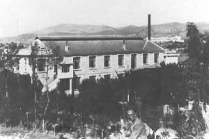 Το μεταξουργείο Ετμεκτζόγλου 1930 Αρχείο Οικ Ετμεκτζόγλου πηγή: 1924 - Μεταξουργείο Ετμεκτζόγλου