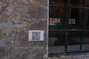 QR-CODE σε καθε κτήριο για γρήγορη ανάγνωση της ιστορίας του, φωτο Ηρ.Φασουράκης 20-08-2018